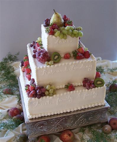 Strawberry Birthday Cake on Sugared Fruit Wedding Cake   Bettycake S Photo Blog And Other Stuff